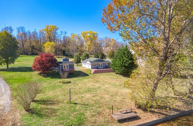 New River 3BR - Fishing, Kayaking, Hot tub & VT Game Weekends