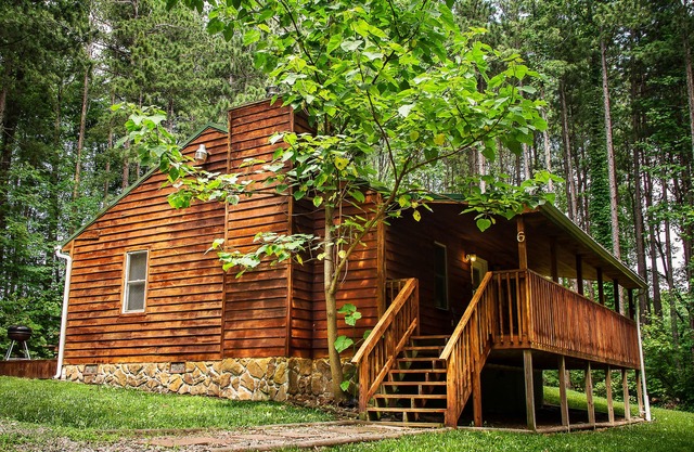 New River Gorge Cabin 6, hot tub and fireplace at the best area prices