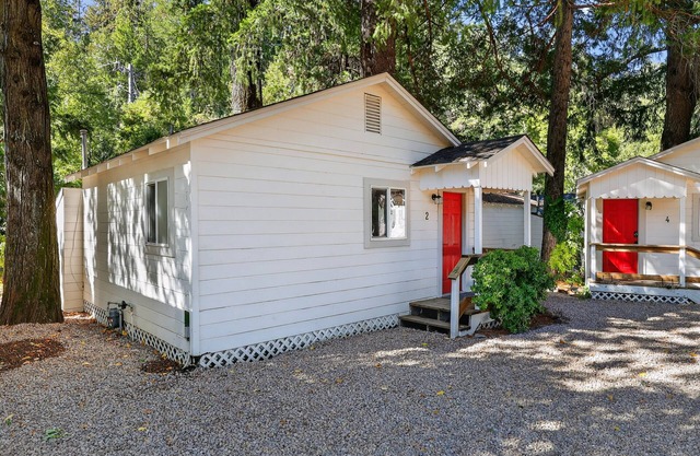 NEW! Rouge Cobb Mountain Hotel - Cabin 2