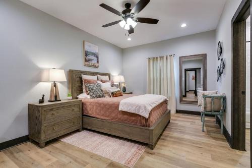 New Rustic Retreat 2 BR 2 and a half BA