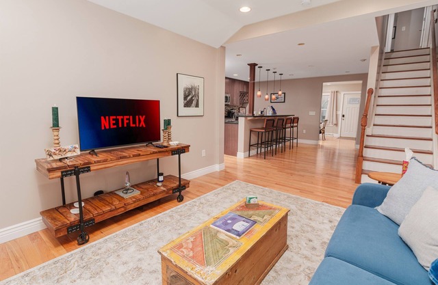 NEW! Saratoga West Side Bungalow Walk 2 Shops Eats