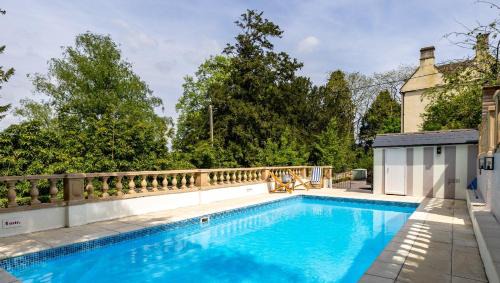 New School Rooms estate close to Bath including heated swimming pool,hot tub,WIFI, pool table, parking