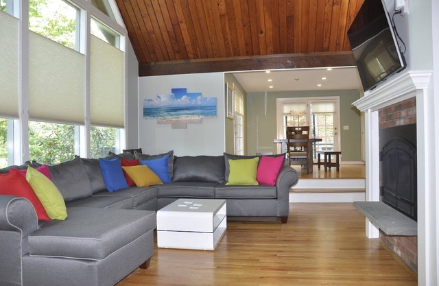 NEW SEABURY, FAMILY-FRIENDLY HOME WITH SUMMER 2022 AVAILABILITY