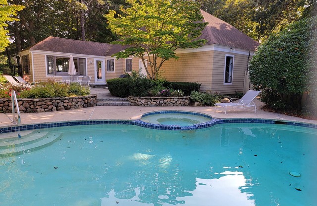 New Seabury, private pool, heated pool, golf front. South Cape Beach.