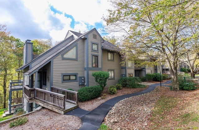 NEW! Seven Springs Resort 1BR condo, shuttle to slopes!