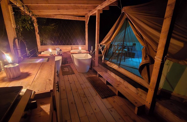 NEW! Site 3 at Coyote Hollow Park with private soaking tubs
