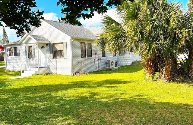 New Smyrna Beach Cozy Pool Home, Beach, Shopping & Restaurants