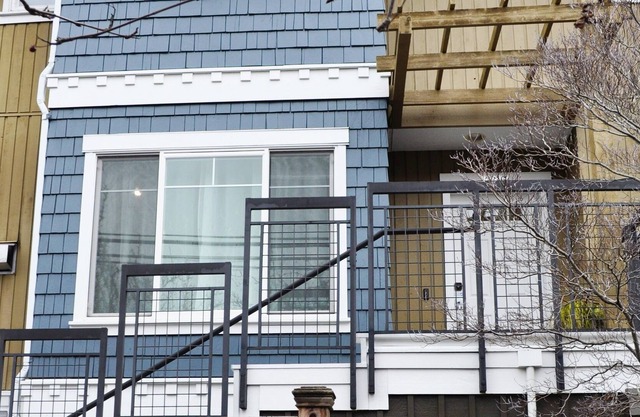 NEW! Spacious 3-BR Townhouse w/ outdoor patios, one block from Greenlake.