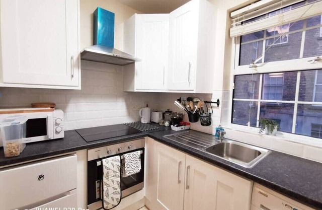 NEW Spacious & central 3bedroom apartment TV& WIFI