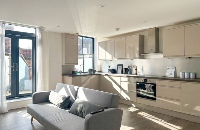 NEW St James City Centre Modern Apartment