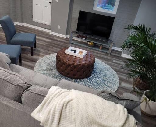 NEW studio apt & backyard oasis in historic uptown