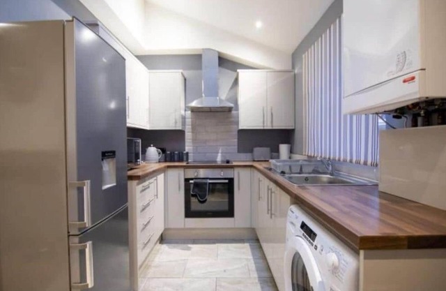 New Stunning Bolton Abode-Pool table-Parking