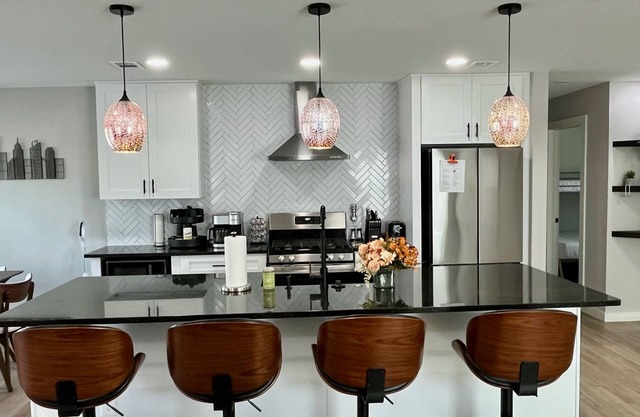 New Stylish Family Friendly Home Near Community Pool and Park in NW Austin