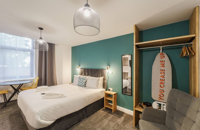 New Stylish King Room I Deluxe Studio App