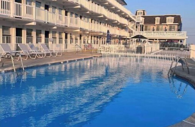New, sunny Wildwood Crest condo! Excellent location, 1 block to beach ☀️🌊