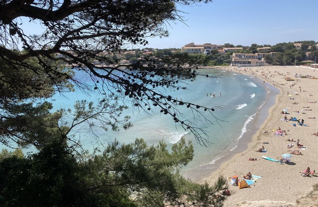 New superb 90 m2 seafront apartment on the Côte Bleue