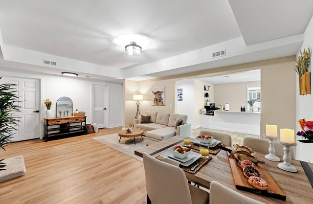 NEW, Tennis, Golf, Game Room, Gym, 10 min drive from Lake Allatoona & DT, Fall!