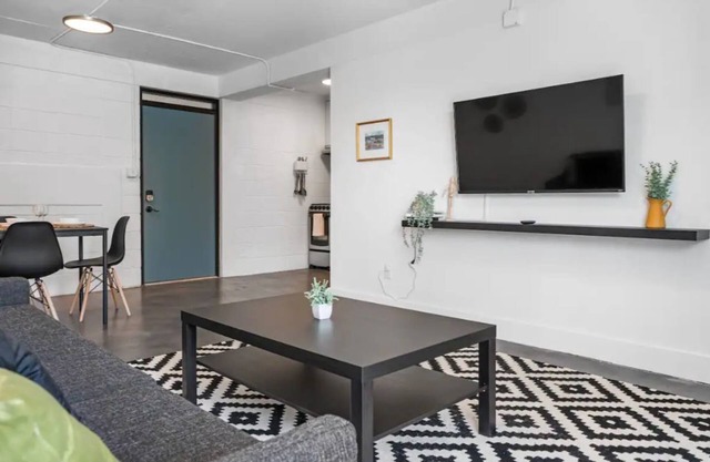 NEW The Franni - Workspace/Private Balcony