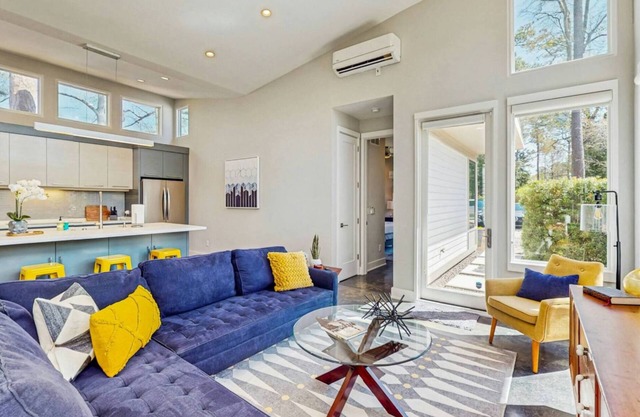 New! The Mel~ Modern, Airy Cottage~5 Mins to Beach + UNCW
