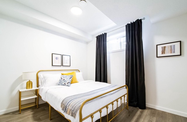 NEW-The Suite Life-2BD-King Bed-WEM & YEG Airport