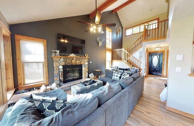 NEW TO VRBO! 5-Stars on BnB: The Ski House @ Camelback w/Game Room, Sleeps 10!