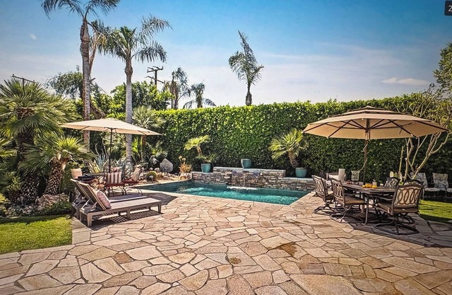 NEW! Trendy hidden Gem/Private Room with Pool