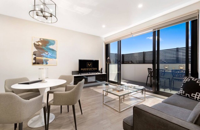 NEW! Two Bedroom Deluxe at Manhattan Apts Glen Iris