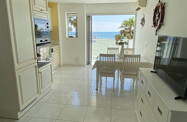 New Two-Room Apartment Sea Front Canet-Plage