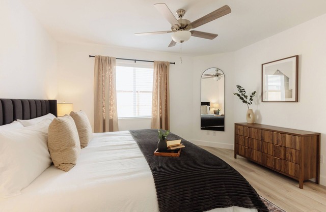 ⭐️NEW⭐️ Upscale Retreat, 65" TV, Netflix, Patio, Mtn Views, 5 Min to UNR/Hwy 395