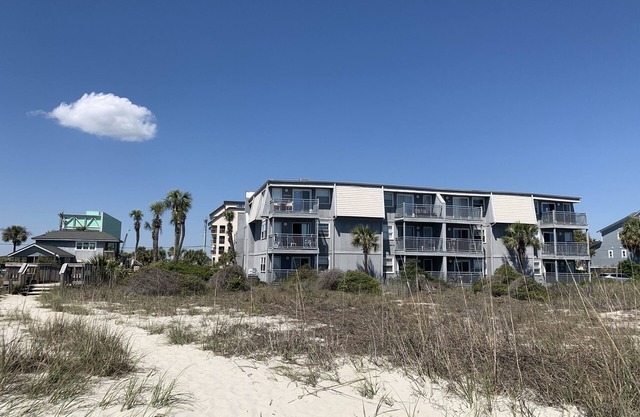 NEW! Vacation Rental Beachfront Condo Fully Renovated 2BR 2BA - Pool Access