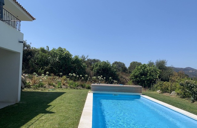 New villa 4 + 1 bedroom 5 bath heated pool wifi