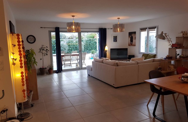 New villa in a Luberon village near Gordes