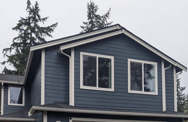 New Waterfront Home with trail to the beach