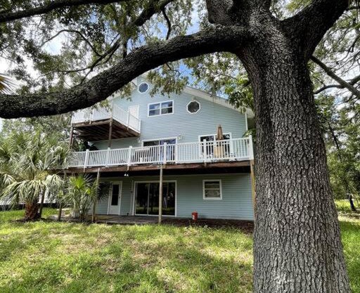 NEW Waterfront Retreat/centrally loc/wifi/parking