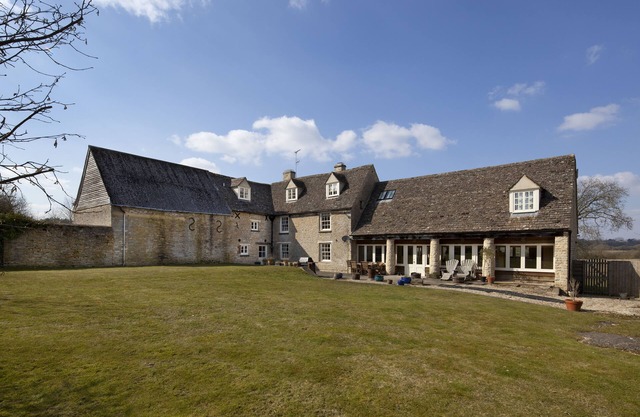 New Yatt Farm - sleeps 19 guests in 7 bedrooms
