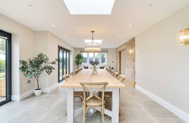 Newely Renovated Stunning Farmhouse with Hot Tub
