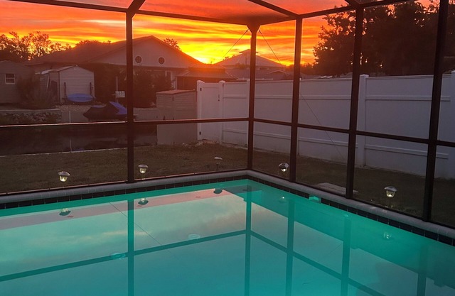 Newer Listing! 3bed 2bath Waterfront, Salt Water Heated Pool-Crystal River