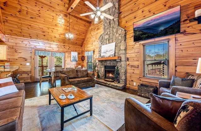 NewListing!~Mins to Dollywood~Game &Theater Room~HotTub~4B4b~Sleep14