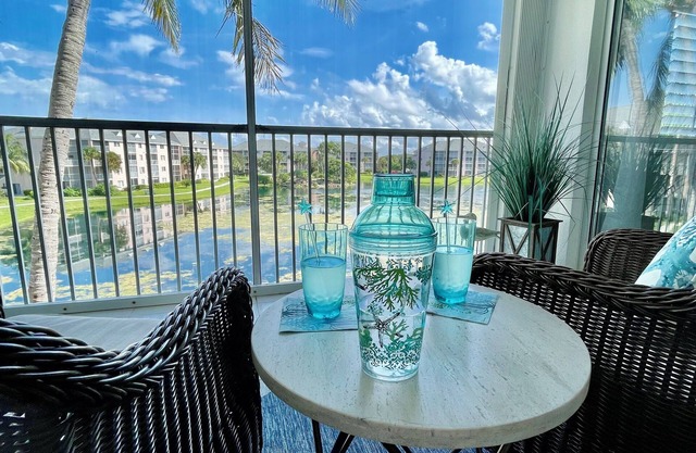 Newly Available Jupiter Bay Condo 3rd Floor Views of Ponds hosted by A&E Hosts!