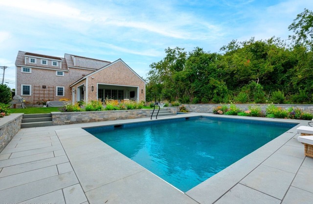 Newly built 5BR house w/Cabana, pool and big yard-walk to town, bike to beach!