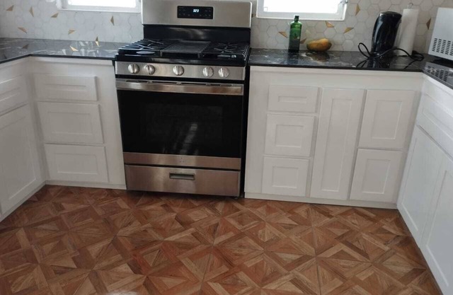 Newly built apartment in st. Johns. Very cozy. Wifi and ac.