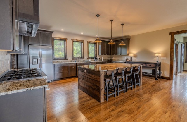 Newly built Luxury Home in Suttons Bay 4 bedrooms/4 bathrooms