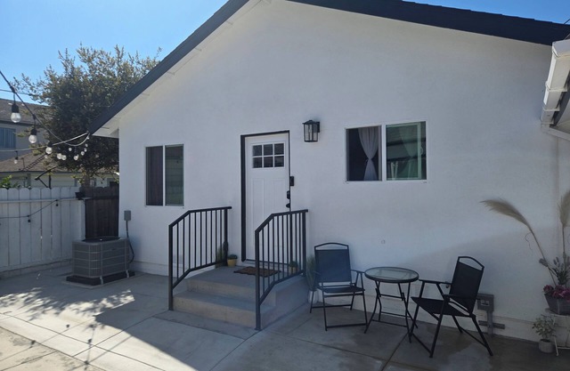 Newly built, stylish and spacious 3-bedroom getaway. Near SoFi Stadium & LAX.
