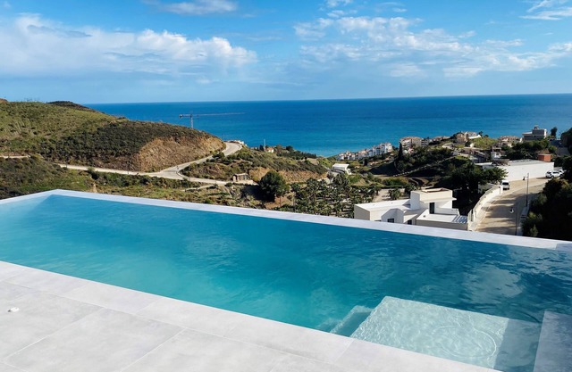 Newly built villa El Sueño with sea views and infinity pool