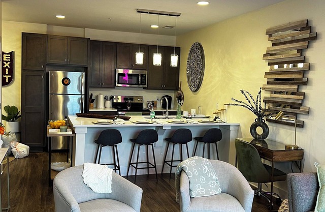 Newly decorated condo!n8 minutes from Broadway.nVery clean and safe.