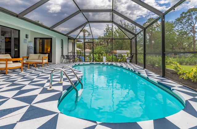 Newly Designed Home With Heated Pool- Family Friendly and Pet Friendly -Gazebo