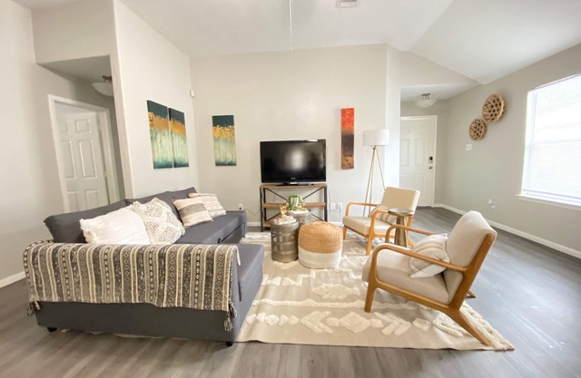 Newly Furnished Family Home – Enjoy a Chore-Free Experience