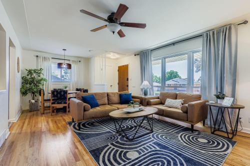 Newly Furnished & Updated 15 min to Denver