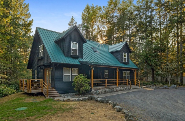 Newly Listed! Close to Downtown! (TPR)