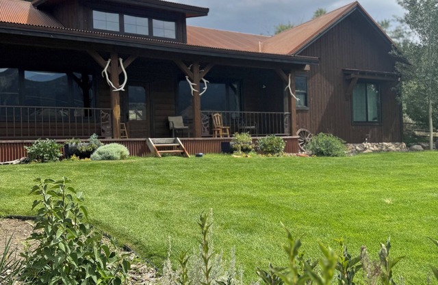 Newly Listed Madian Basin Escape ~ 5 Mins to Yellowstone National Park